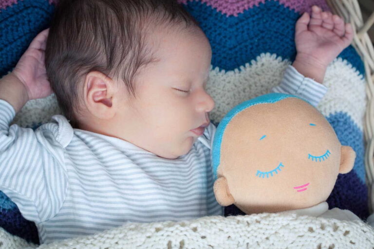 Ułatwiająca zasypianie lalka z prawdziwym biciem serca – Lulla Doll Coral