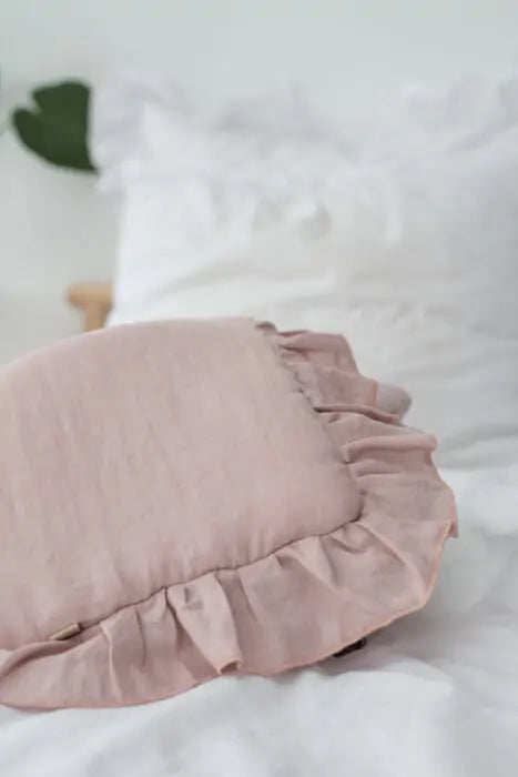 Poduszka niemowlęca z falbankami – lniana- kolor pudrowy róż