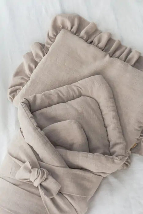 Poduszka niemowlęca z falbankami – lniana – kolor beżowy