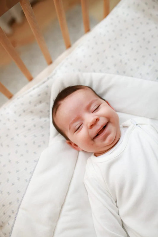 Haftowany rożek niemowlęcy – jasny szary