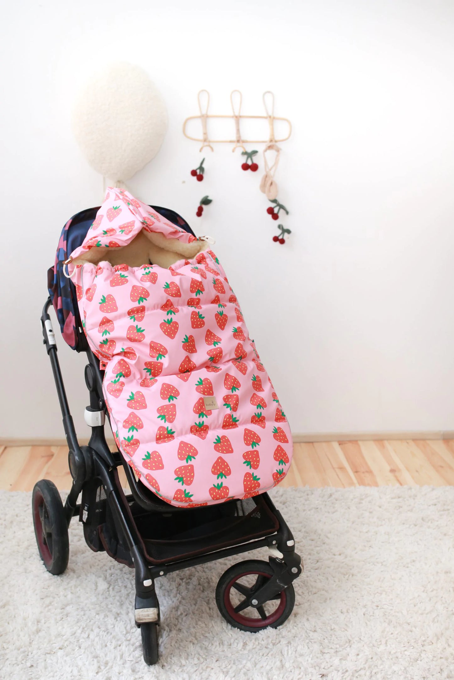Wełniany śpiworek do wózka – Strawberry