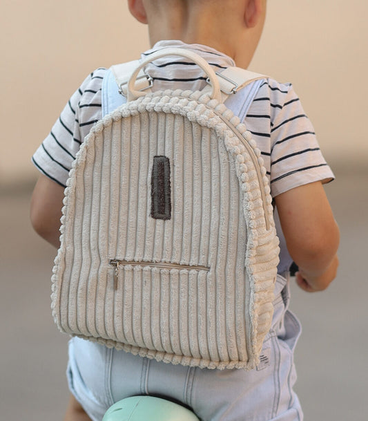 Sztruksowy plecak dla dzieci z literką – mały, kolor Off White
