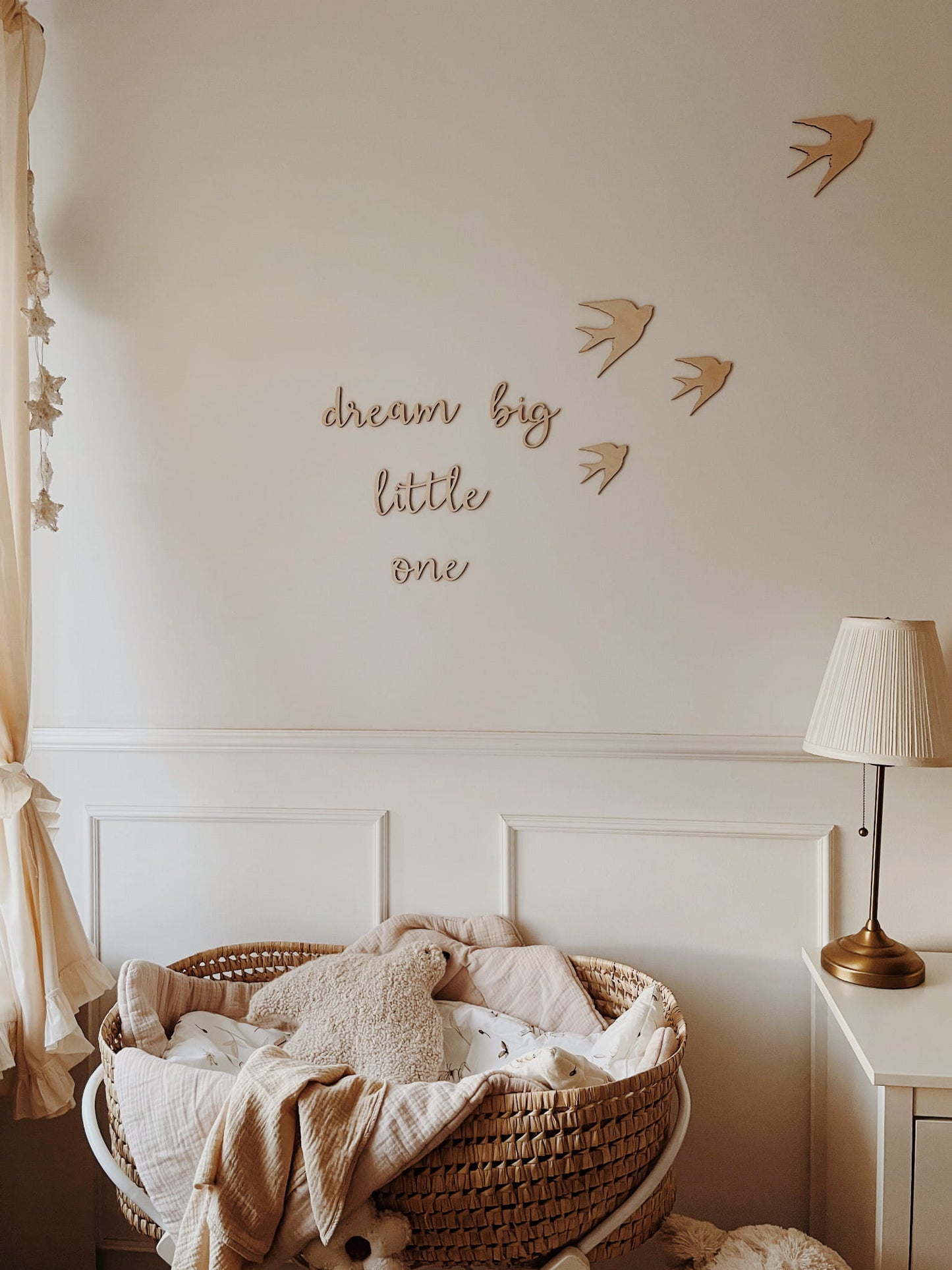 Napis „Dream big little one”