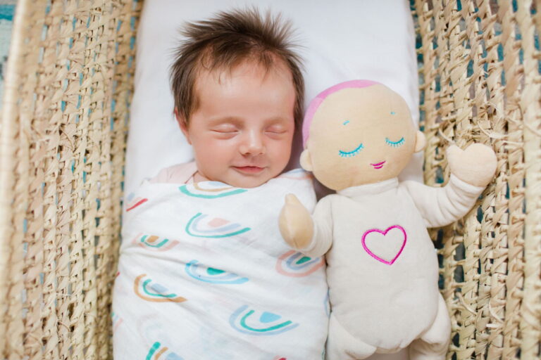 Ułatwiająca zasypianie lalka z prawdziwym biciem serca – Lulla Doll Sky