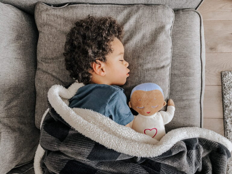 Ułatwiająca zasypianie lalka z prawdziwym biciem serca – Lulla Doll Coral
