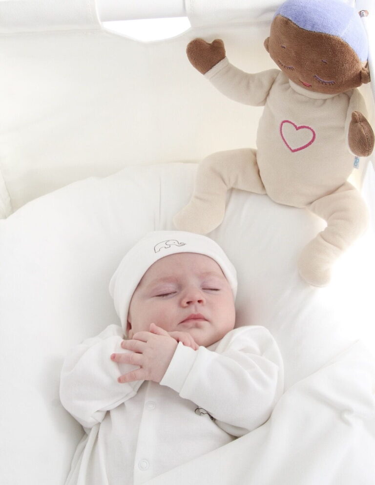 Ułatwiająca zasypianie lalka z prawdziwym biciem serca – Lulla Doll Lilac