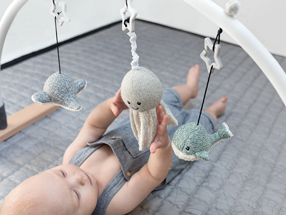 Pałąk z zabawkami dla niemowląt Ocean FLOW AMSTERDAM