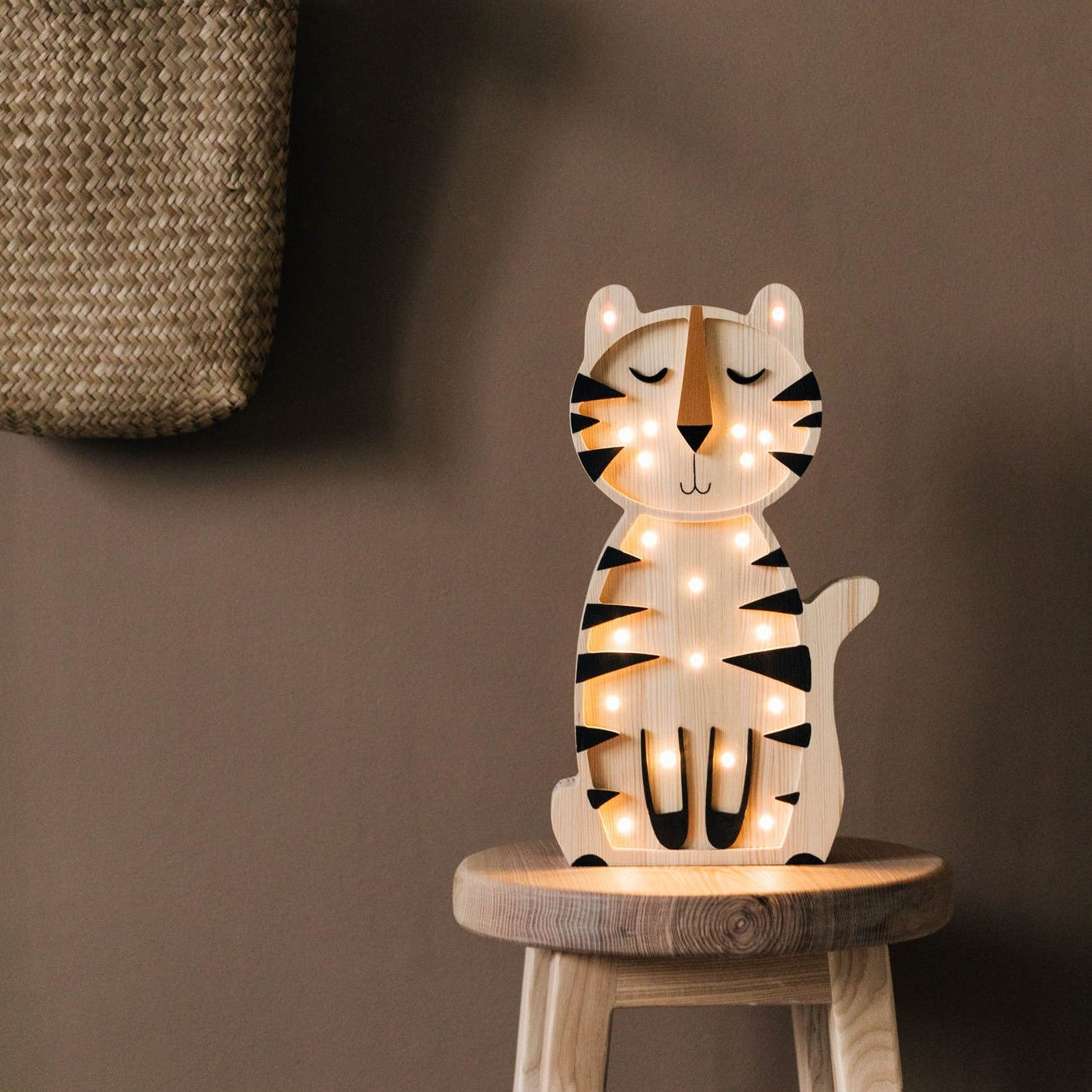 Drewniana Lampka Tygrys – widoczne drewno
